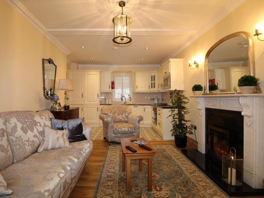 Apartamento The Post House Kinsale Exterior foto