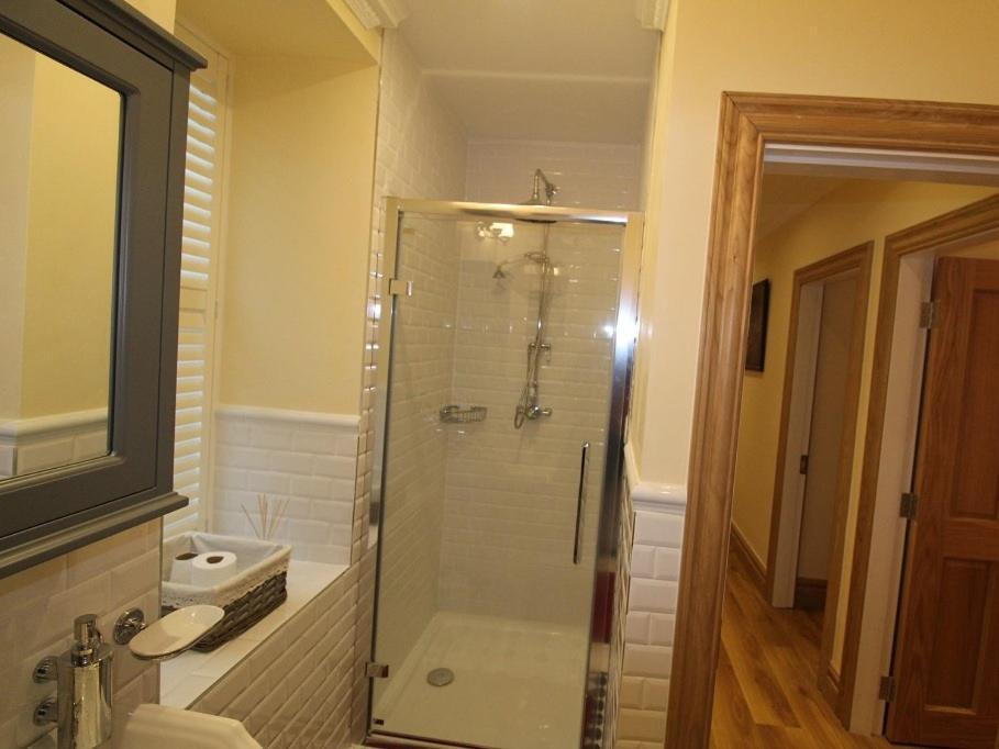 Apartamento The Post House Kinsale Exterior foto