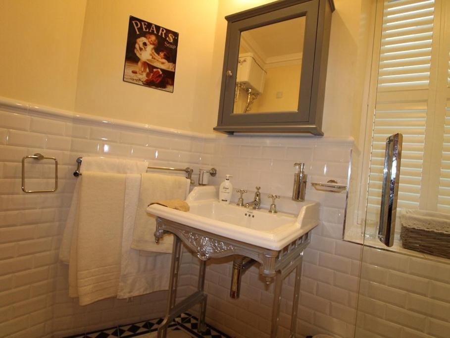 Apartamento The Post House Kinsale Exterior foto