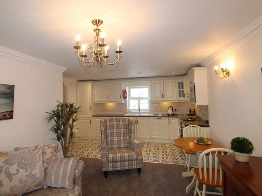 Apartamento The Post House Kinsale Exterior foto