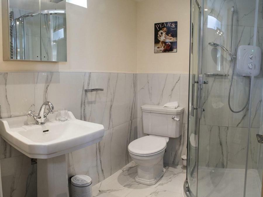 Apartamento The Post House Kinsale Exterior foto